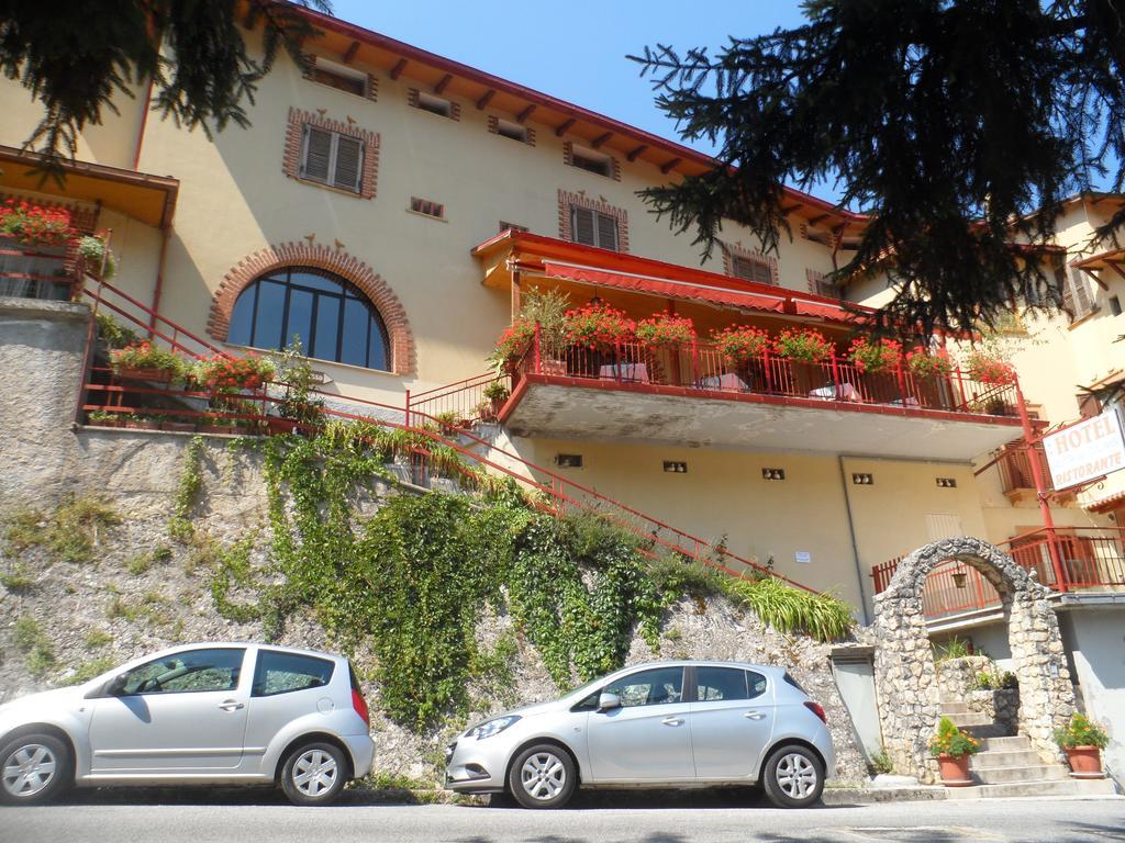 Grotta Dei Colombi Hotel Scanno Exterior photo