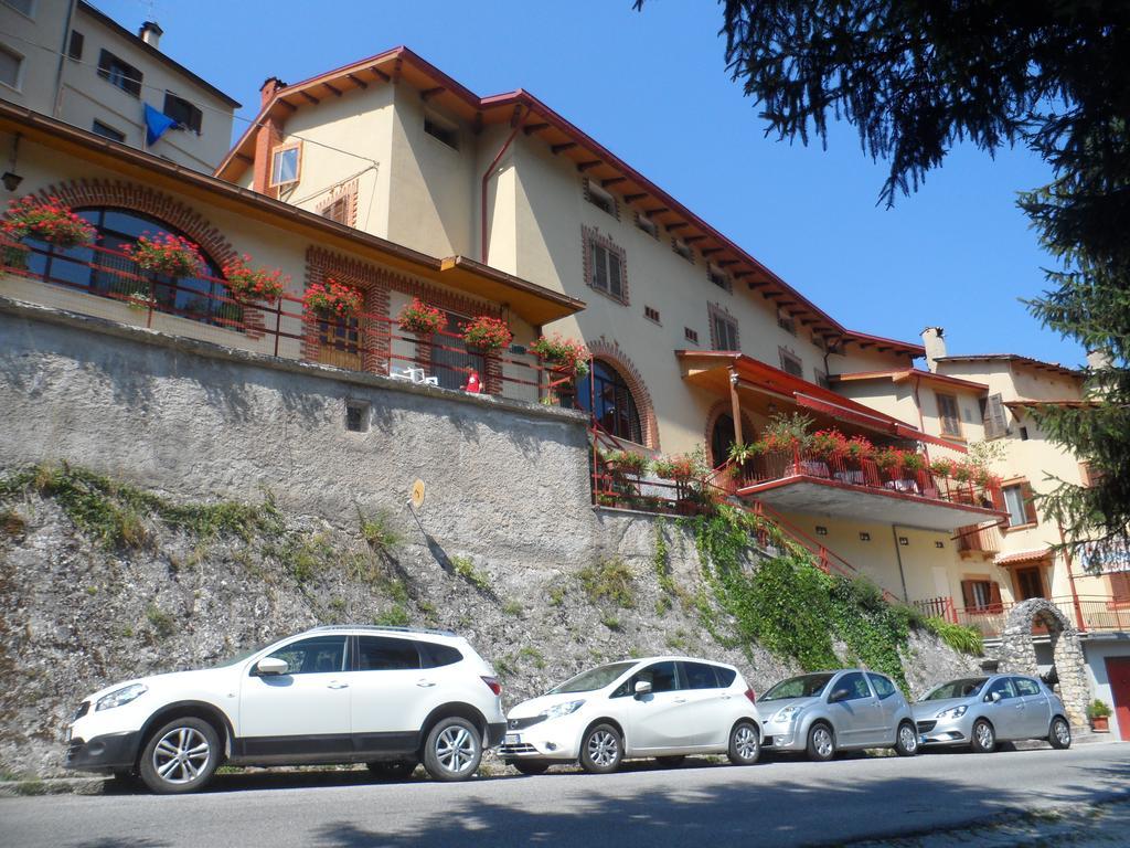 Grotta Dei Colombi Hotel Scanno Exterior photo